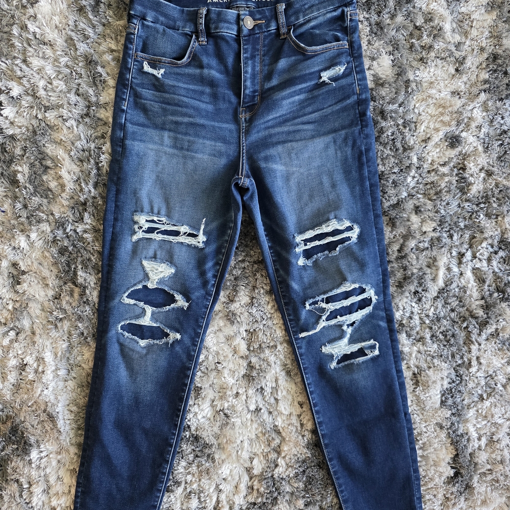 American Eagle Distressed Curvy Hi-Rise Jeggings - Picture 3 of 16